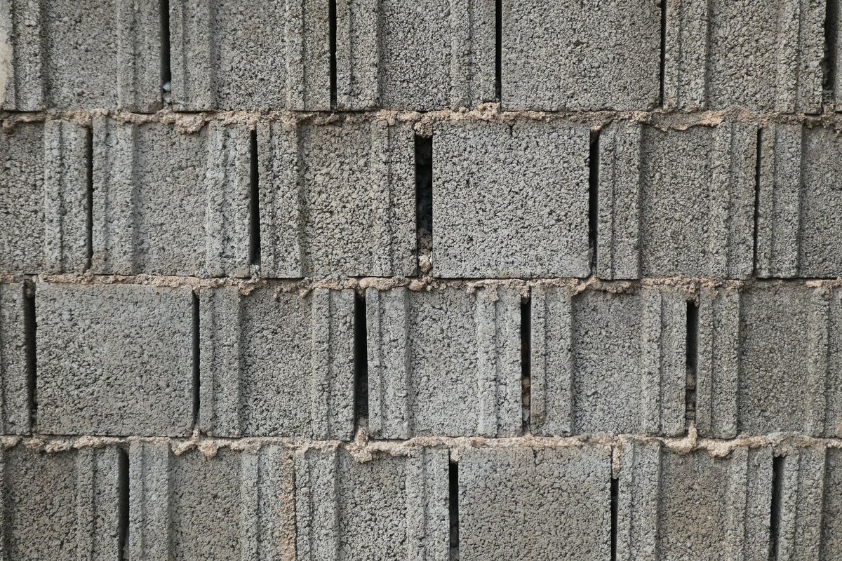 mur en parpaing qui penche