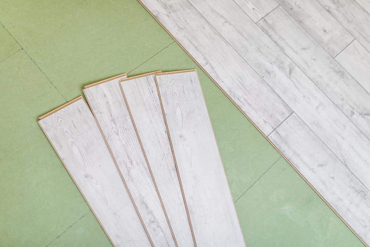 renover parquet stratifie raye